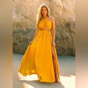 Cutout halter maxi dress. Moss yellow. Size M.